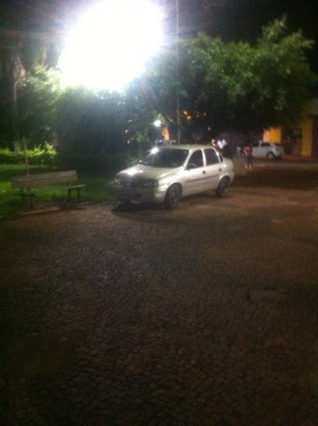 Fotogaleria: após a missa, apenas um carro estava estacionado na Praça São José
