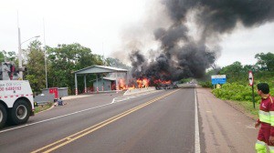 As chamas atingiram a base da CCR em Coxim. Foto: Coximagora