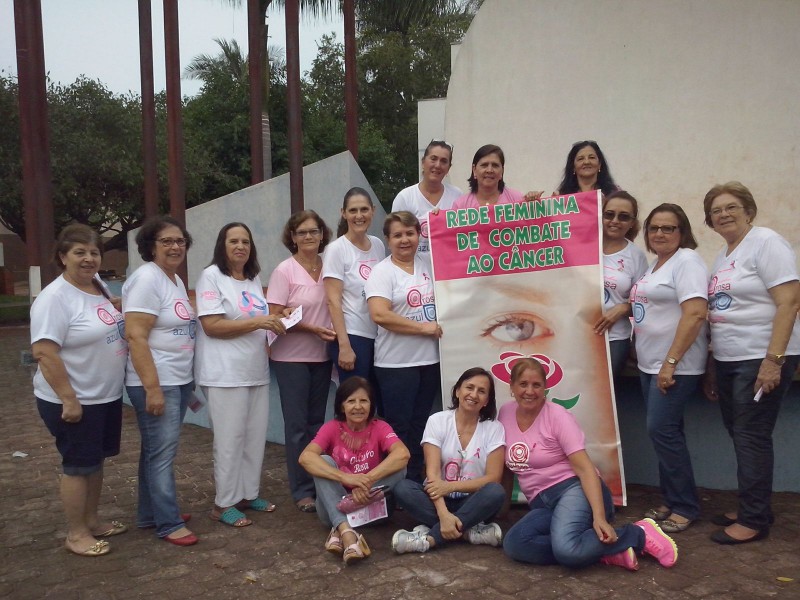 Fotogaleria: Rede Feminina na passeata contra o câncer de mama