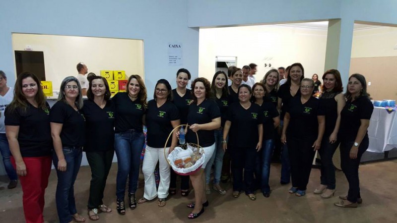 Foi realizado e com sucesso o Jantar Mineiro na Loja Maçônica Recanto da Fraternidade. Na foto do Facebook de Sajene Castro esposas dos maçons.