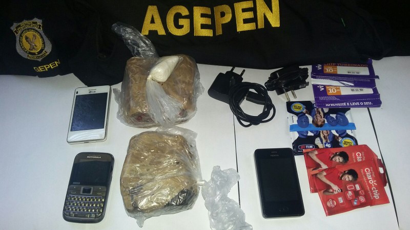 Fotogaleria: agentes penitenciários encontram drogas e celulares no presídio
