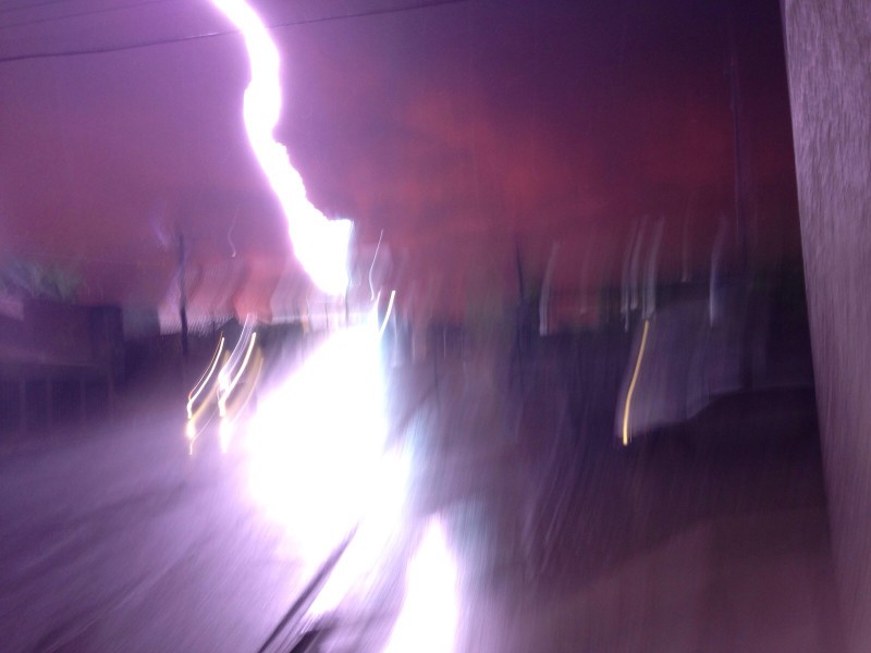 Fotogaleria: mais um raio é fotografado "caindo" em Cassilândia