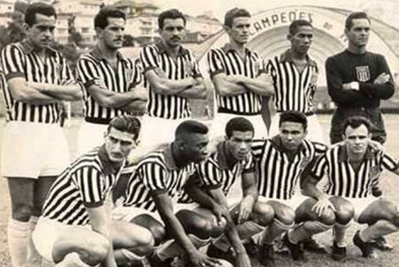 Time paulista que conquistou o título de 1959.  Em pé: Zito, Olavo, Formiga, Getúlio, Zé Carlos e Gilmar; Agachados: Julinho Botelho, Pelé, Servílio, Chinesinho e Pepe.
