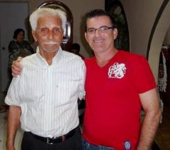 Zequinha de Castro completa hoje 104 anos de idade. Na foto com o neto Juvenal.