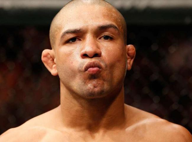 Lutador brasileiro cai em antidoping por uso de maconha após o UFC 195
