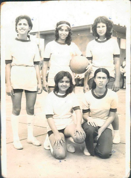 Onilse publicou em seu Facebook. Ela é uma das atletas. Também na foto:Nilma, Bilu, Batata e Adnira