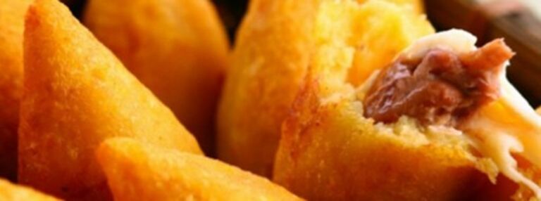 Receita do Dia: bolinho de banana-da-terra com feijão rajado (carioca)