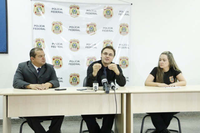 Delegados da Polícia Federal durante coletiva em Dourados (Foto: Eliel Oliveira)