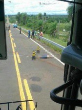 Dois homens morreram em acidente na BR-060. o passageiro foi arremessado para fora do veículo.(Foto: Reprodução Facebook / Jatobanews)