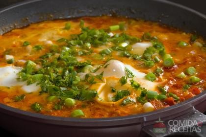 Escaldado de ovos com pirão