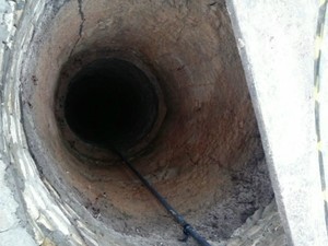 Parte da cisterna desabou e deixou idoso preso (Foto: Acervo pessoal)