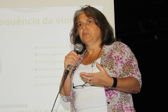 A palestrante e especialista em comunicação social e política na perspectiva de gênero e raça, Jacira Vieira de Melo.