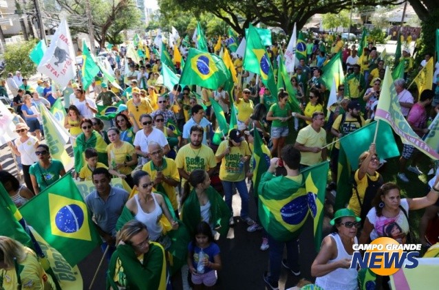 Fotogaleria: concentração de protesto tem trio elétrico e escola de samba