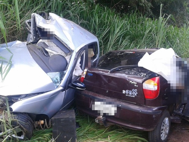 Acidente entre dois carros deixa seis mortos na GO-462, em Goiânia, Goiás (Foto: Divulgação/PC)