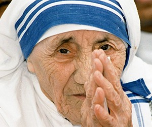 Papa Francisco anuncia canonização de Madre Teresa de Calcutá 
