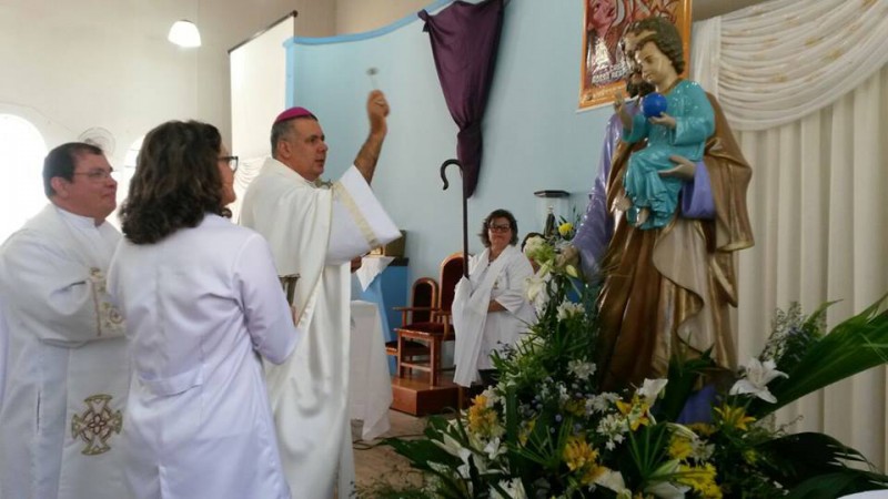 O bispo da diocese de Três Lagoas Luiz Gonçalves Knupp encerrou a Novena de São José, em Cassilândia. Foto do Facebook de Voligmar Paimel.