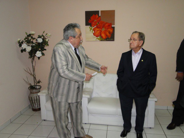 A foto foi tirada quando o ex-deputado Waldomiro Gonçalves e o ex-senador Rubem Figueiró foram homenageados pela Câmara Municipal de Inocência. Receberam o título de cidadão.