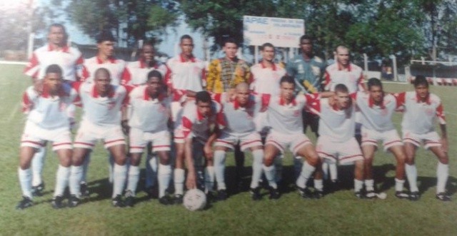 O time vice-campeão estadual de futebol de 2001: Clube Atlético Cassilandense - Foto postada no Facebook