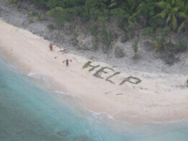 Homens perdidos em ilha deserta escrevem ‘socorro’ na areia e conseguem resgate