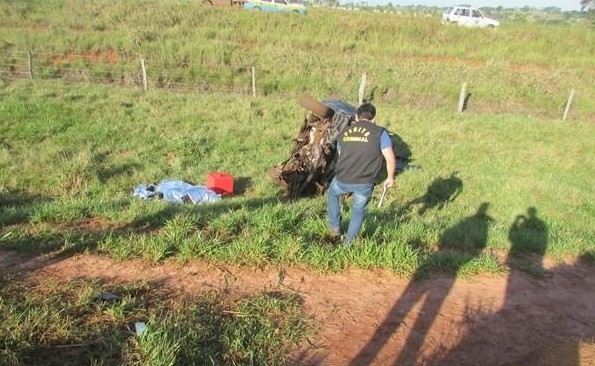 Tiago Rodrigues Lopes foi arremessado do veículo que estava e morreu antes de ser socorrido (Foto: Albuquerque/ Iviagora)