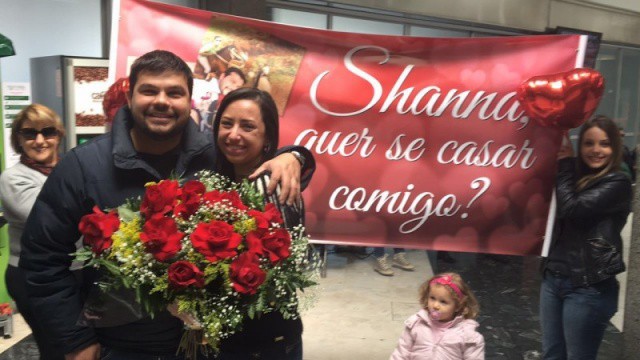 Tiago e Shanna moram em Passo Fundo, mas surpresa foi em Campo Grande. (Foto: Arquivo Pessoal)