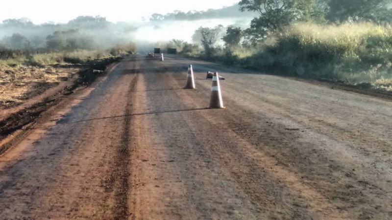 Luis Antonio, do Gazeta News, publica foto no Facebook informando que passou hoje pela rodovia que liga Itajá a Itarumã e observou obras de recapeamento. Em alguns lugares, segundo ele, a rodovia está sendo reconstruida. 