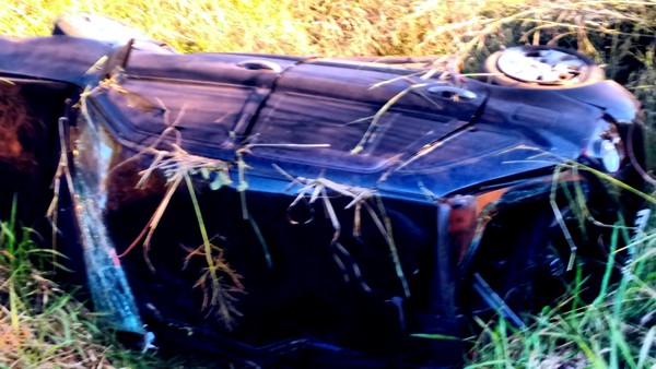 Foto do veículo acidentado na tarde de ontem na GO que liga Itajá e Itarumã, segundo o site O Correio News. Foi o terceiro acidente na mesma região nos últimos dias. Em um deles morreu um jovem.
