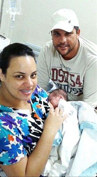 Nasceu no último dia 09 em Araçatuba/SP, Yan Barcelos Guatura, pesando 4kg e medindo 53cm. Ele é filho do casal Allan Guatura (filho do Roberto da J3) e de Camila Barcelos de Brito. O casal hoje reside em Araçatuba.