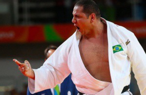 Rafael venceu holandês e agora segue na busca pelo bronze (Foto: Reprodução/Twitter Brasil 2016)