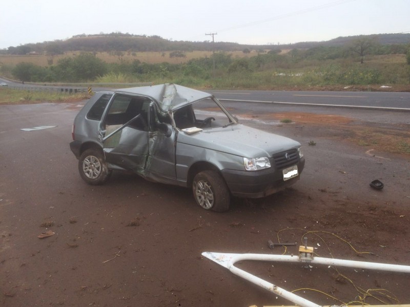 WhatsAPP: leitor envia fotografia de acidente no saída para Paranaíba