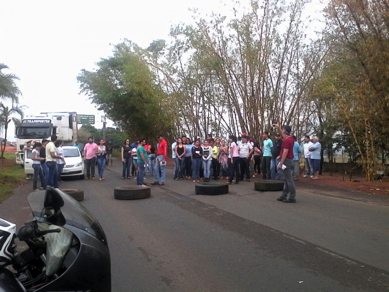 Foto de Zildo Silva mostrando alguns participantes do bloqueio das rodovias na manhã de hoje. 