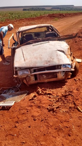 Dois peões cassilandenses foram participar de rodeio em Jatai. Mas, antes de chegar ocorreu acidente praticamente destruindo o veículo que era dirigido por Ricardo Henrique 