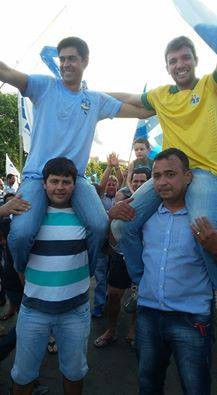 Renis e Lucas comemorando a vitória ontem em Itajá - Foto Batuira