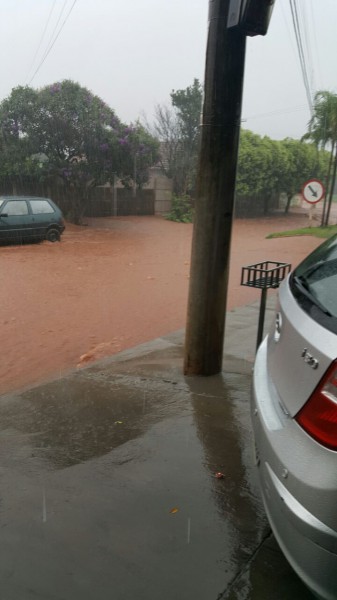 O local clicado por Heitor Simão fica localizado na parte alta da cidade, nas proximidades da rotatória Salvino Gomes, saída para Paranaiba. Caiu muita chuva em poucos minutos.