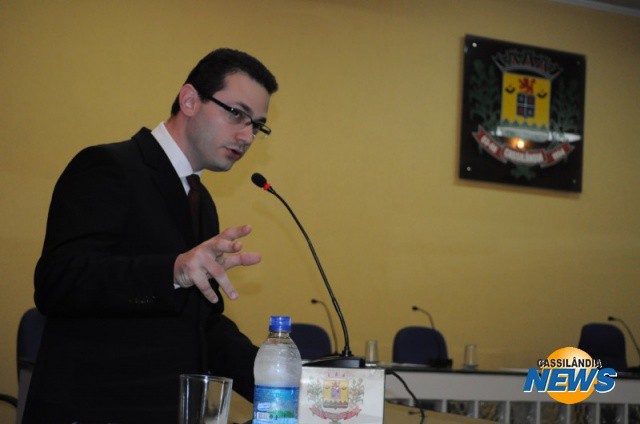 Promotor de Justiça Adriano Lobo Resende foi promovido por merecimento.