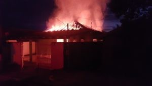 Incêncio deixa casa destruída 
