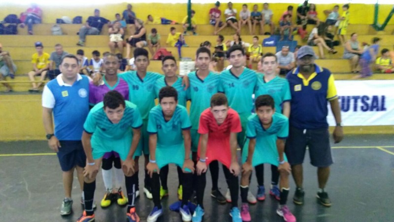 O time Sub-15 da AABB de Cassilândia disputará amanhã, em Goiânia, o título da Liga Azul de Futsal.