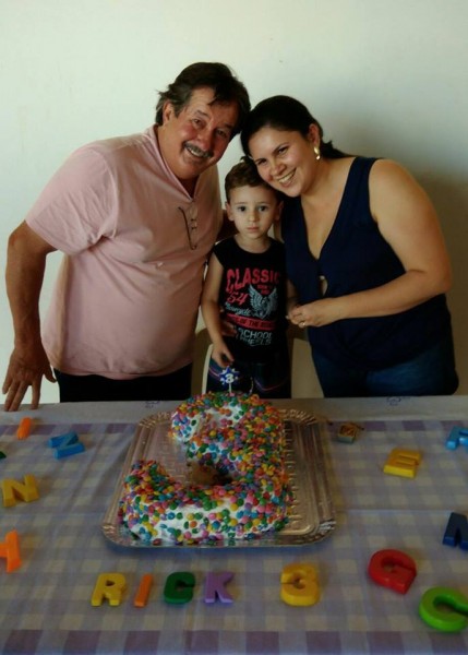 Laudiginio, a filha Layannie Laura e o neto Henrique comemoram hoje os seus respectivos aniversários. Coincidência feliz. Parabéns.