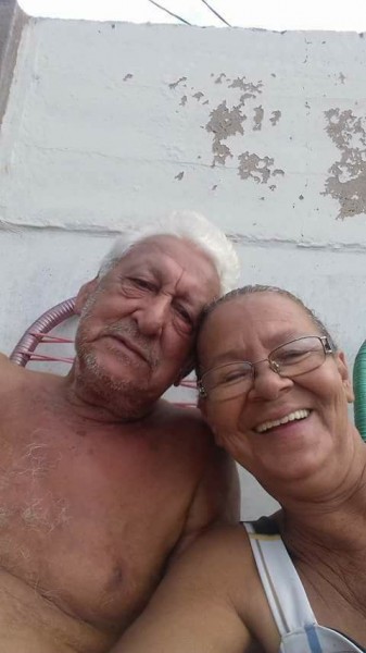 Guilherme Palito foi sepultado hoje, às 15 horas. A foto foi publicada no Face pela esposa Dalva, com quem aparece na foto. 