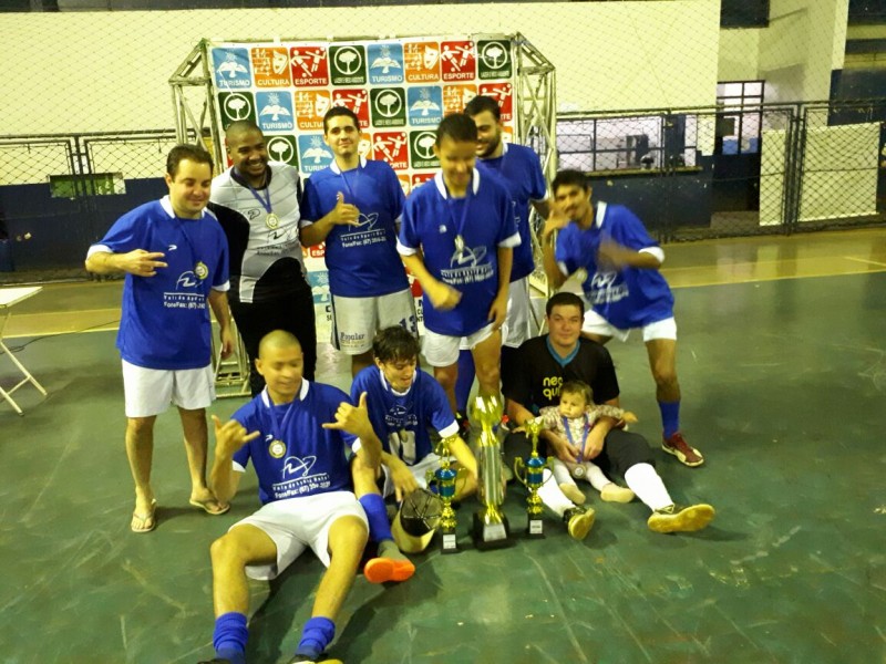 Time do hotel Vale do Aporé venceu na noite de ontem o campeonato municipal de futsal. A foto foi enviada pela leitora Gabriela.