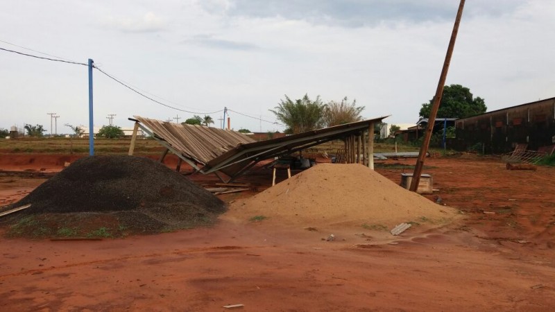 A tempestade derrubou o barracão da fábrica de vasos Belo Jardim