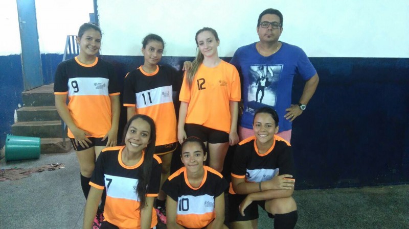 Fotogaleria: Escola Evangélica parabeniza alunas campeãs no Futsal Feminino