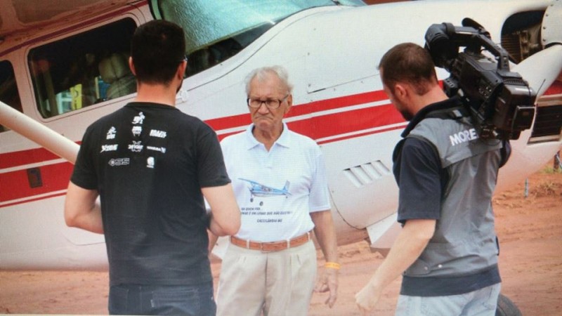 Foi um das últimas fotos do piloto Natal Gomes de Pinho. Aconteceu durante o aerochurrasco.