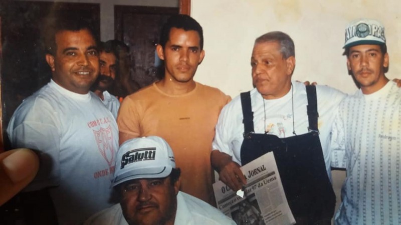 A recordação é de Giovana Oliveira. Ary Toledo visitando a Rádio Patriarca, com Joel Pereira, Pamplona, Edson Soares, Cachim e atrás o Valtinho do Gáz.