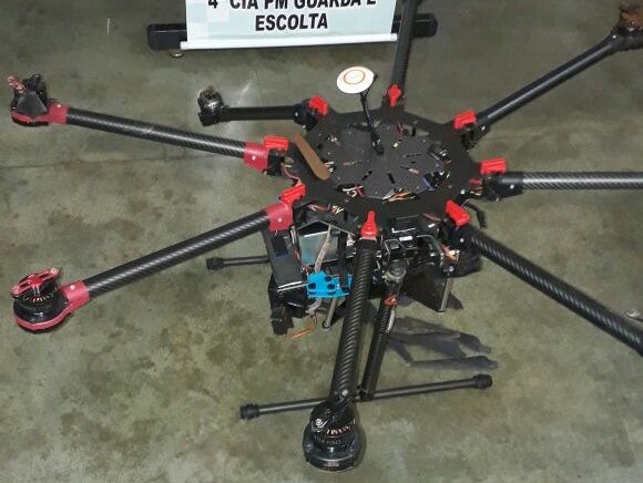 Imagem do drone abatido (Foto: Adilson Domingos)