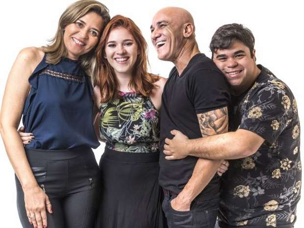 No 'BBB18', intimidade entre Ayrton e Ana Clara, pai e filha, incomoda web (Foto: TV Globo)