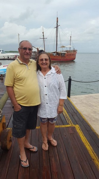 O ex-vereador e ex-vice-prefeito de Cassilândia Hugo Eduardo Silva e a esposa profa. Amélia completam hoje 49 anos de casados: bodas de heliotropo. Parabéns.
