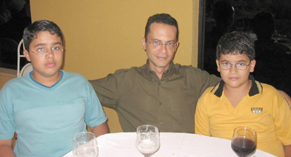 Éder Luiz e seus filhosGenivaldo Nogueira