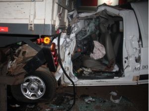 A caminhonete ficou destruída no acidente. Foto: Cesar Rodrigues. Chapadensenews