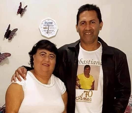Sebastiana com o filho Gilson Machado. Foto album de família.
